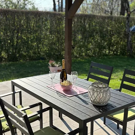 Con Giardino דירה *